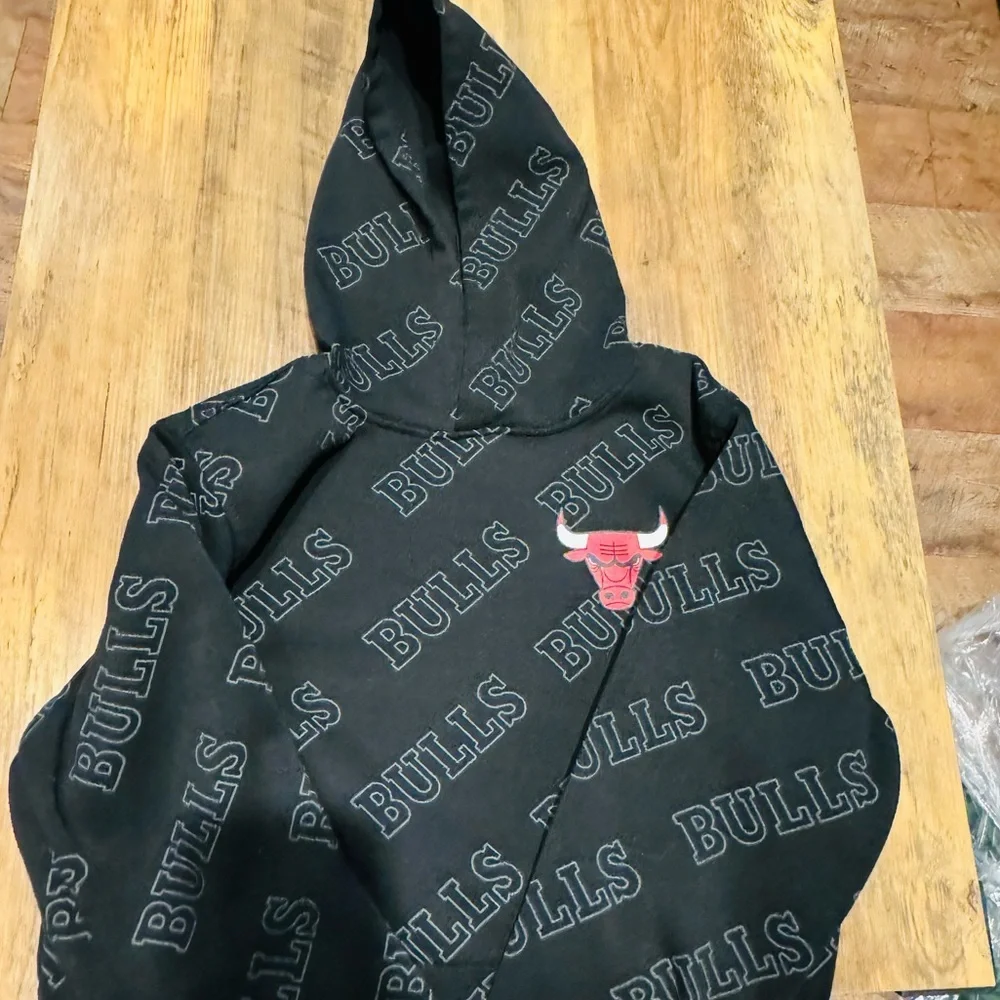 CHICAGO BULLS HOODIE SWEATER BOYS SIZE L(14/16)